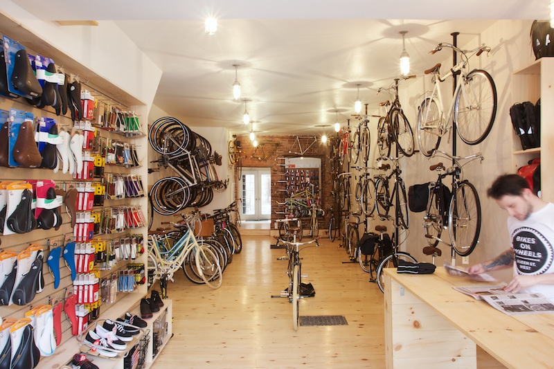Interno di Bikes on Wheels
